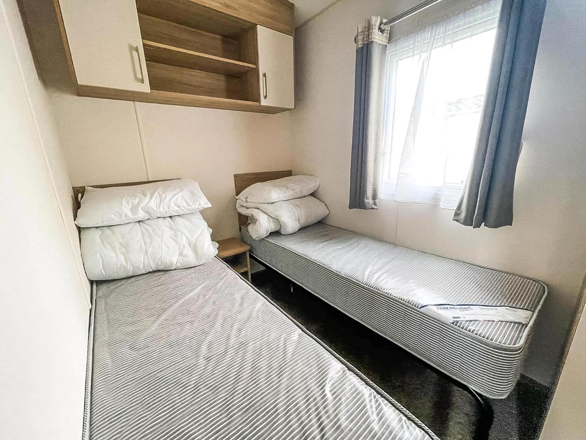 Superb 6 Berth Caravan At St Osyth Beach, Near Clacton-On-Sea Ref 28008Mc Exterior photo
